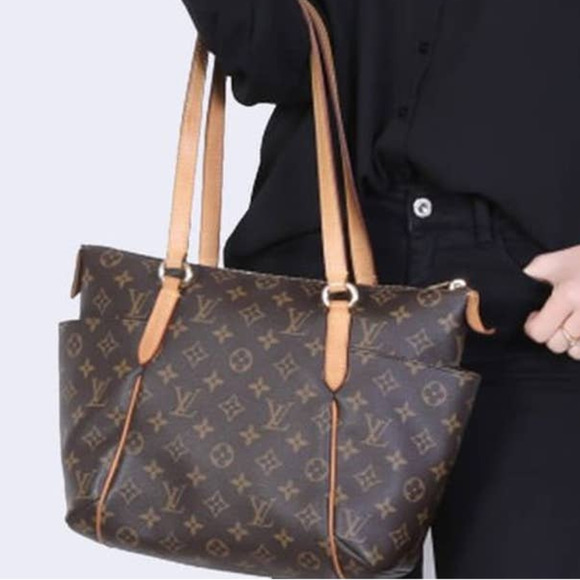 💎✨Authentic✨💎 Louis Vuitton Totally PM - Picture 2 of 15